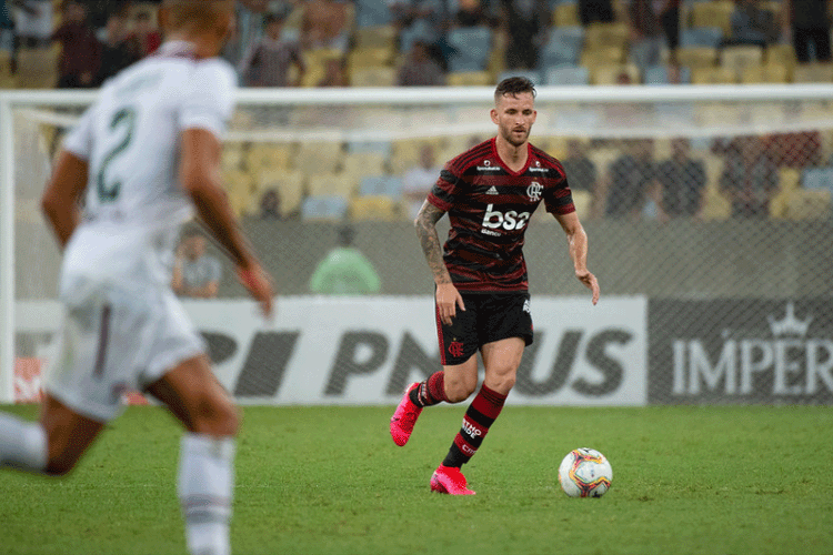 Lo Pereira sofre leso e desfalca Flamengo na Supercopa do Brasil